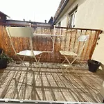 Au Perron Avec Garage Et Balcon A