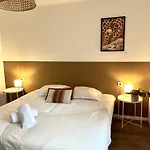 Appartement Au Perron Avec Garage Et Balcon A *