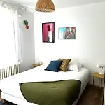 Appartement Au Perron Avec Garage Et Balcon A