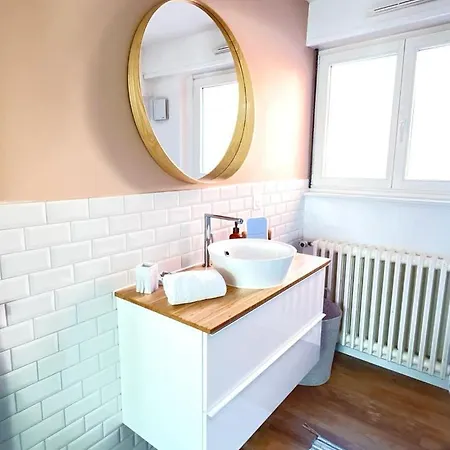 Apartment Au Perron Avec Garage Et Balcon A *