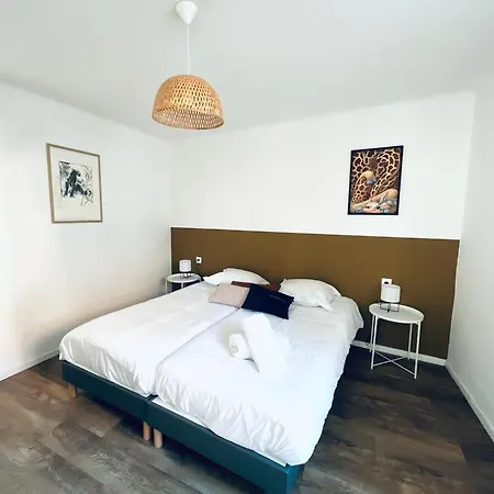 Au Perron Avec Garage Et Balcon A *