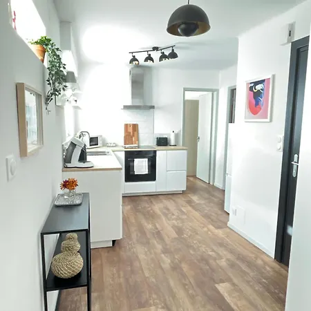 Au Perron Avec Garage Et Balcon A Appartement