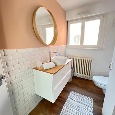 Au Perron Avec Garage Et Balcon A Apartamento *