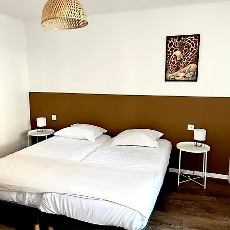 Au Perron Avec Garage Et Balcon A Lejlighed