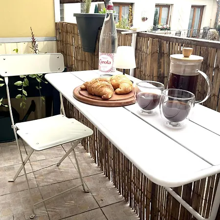 Au Perron Avec Garage Et Balcon A Apartamento *
