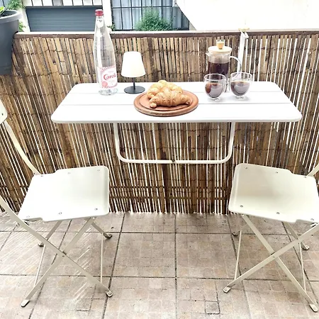 Au Perron Avec Garage Et Balcon A Apartamento
